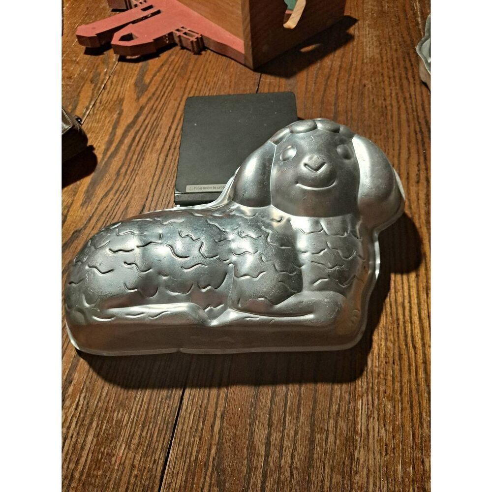 Vintage 1986 Wilton Lamb Cake Pan 2105-9412 Aluminum Mold 15"x10" Baking Pan